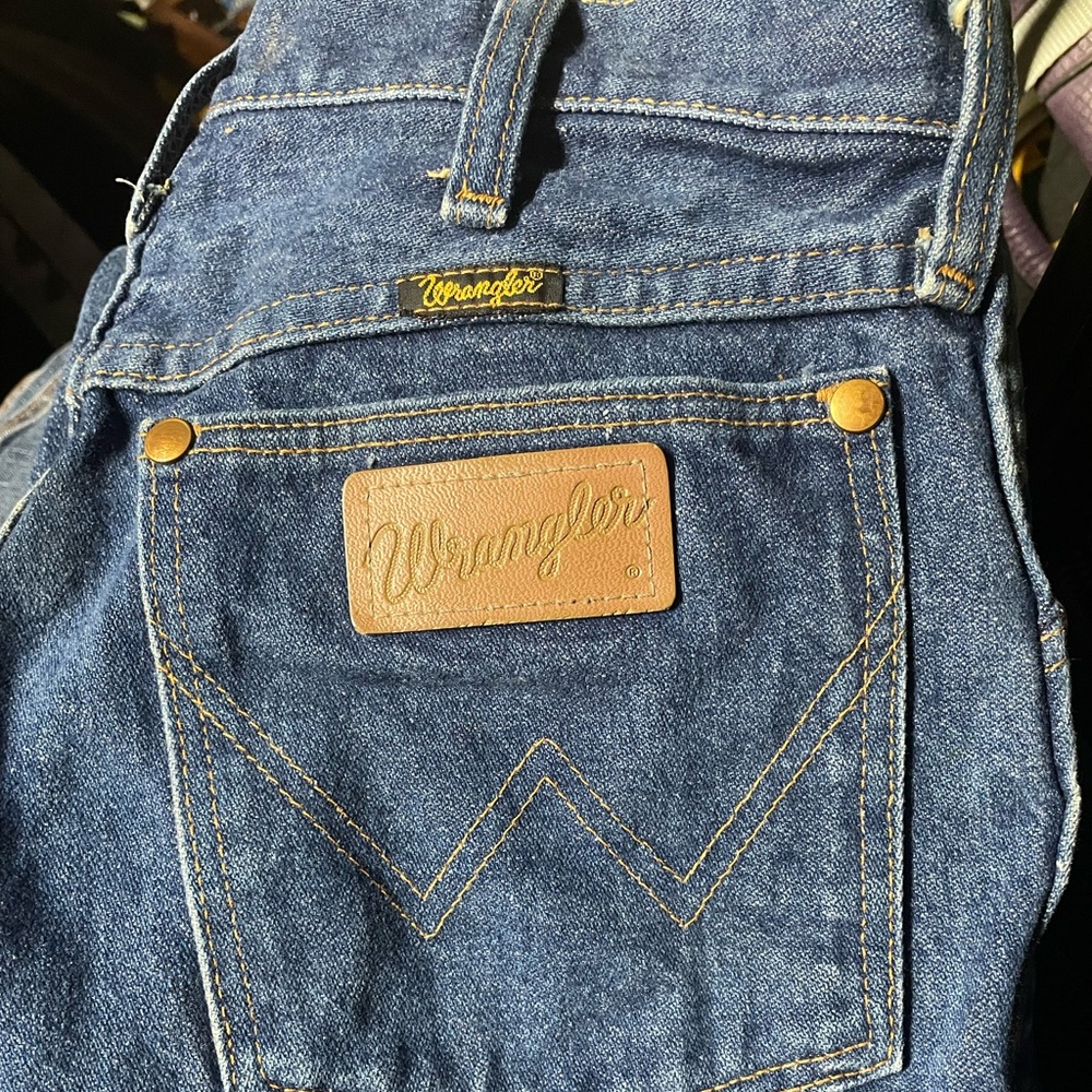 Barely worn wrangler jeans size 31x32